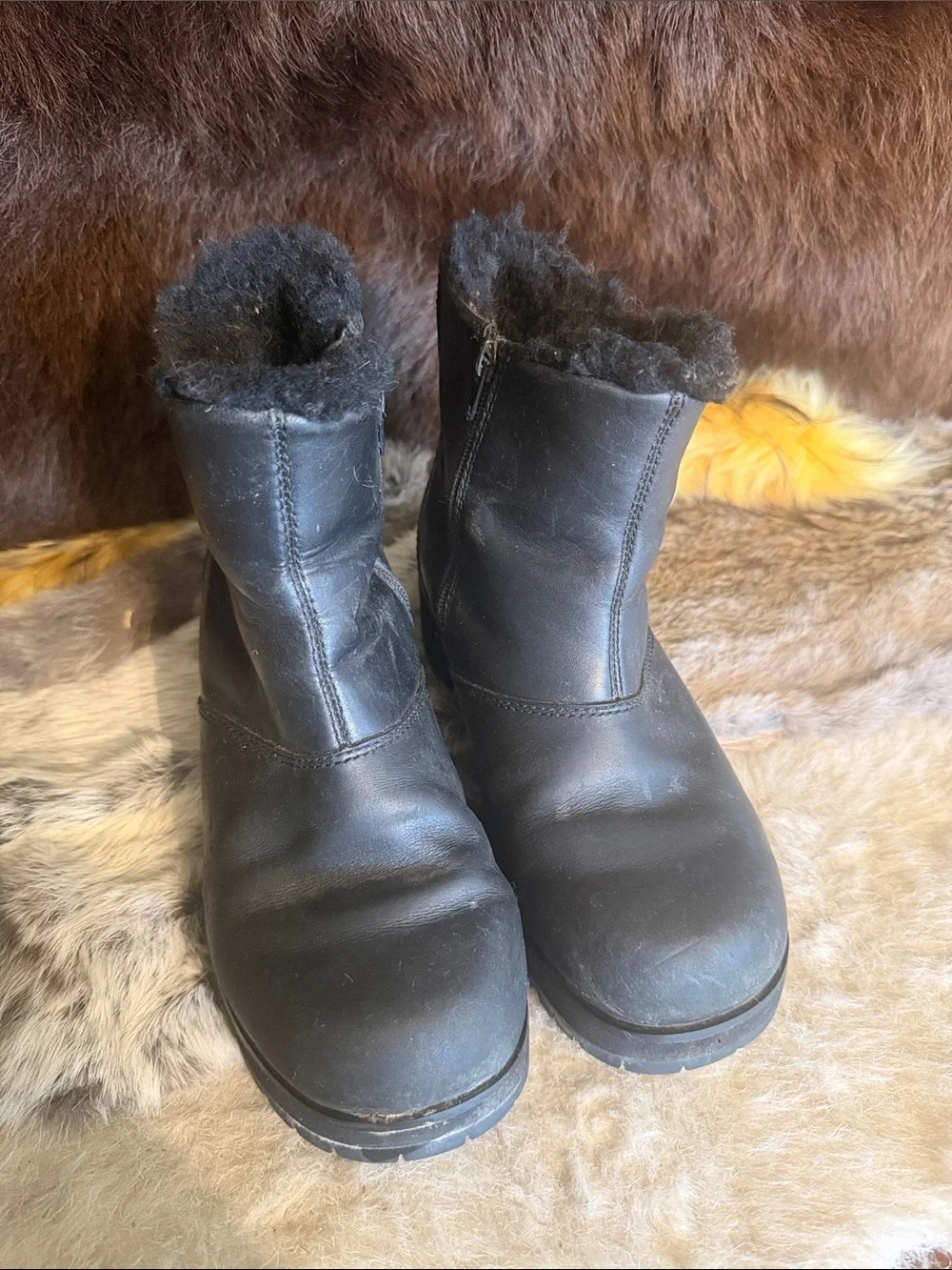 UGG Black Fur-Lined Zip-Up Boots 7 (4700)
